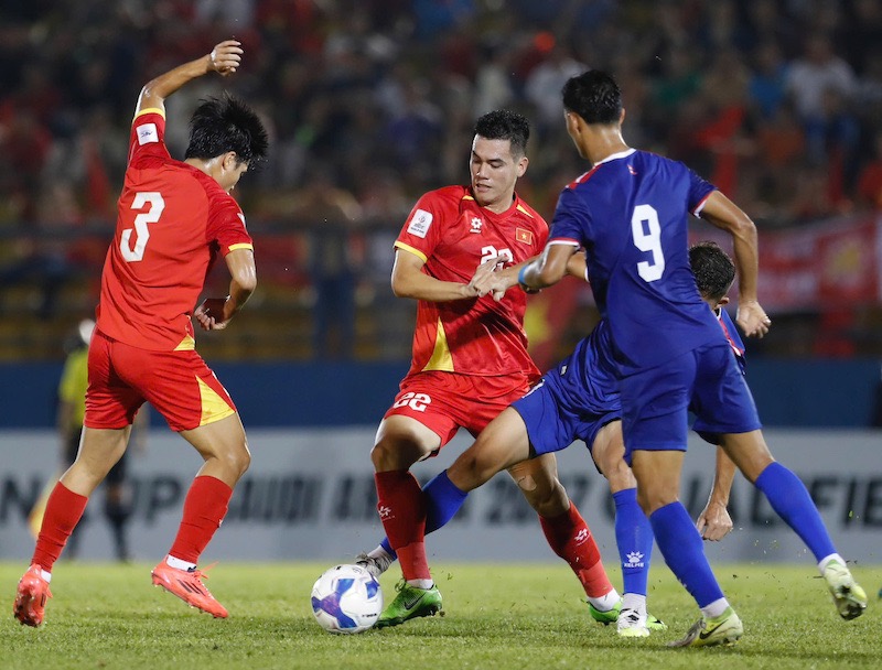 The Vietnam team in the match against Nepal on October 9. Photo: Thanh Vu
