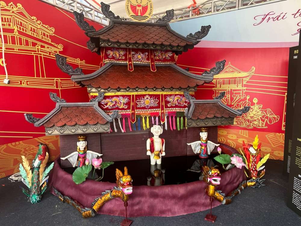 Vietnam, Dünya Kültür Festivali'nin ilk yılında su kuklacılığını tanıttı. Bu, pirinç medeniyetinden doğan, hem geleneksel hem de Vietnam halkının yaratıcılığını yansıtan geleneksel bir halk sanatı biçimidir.