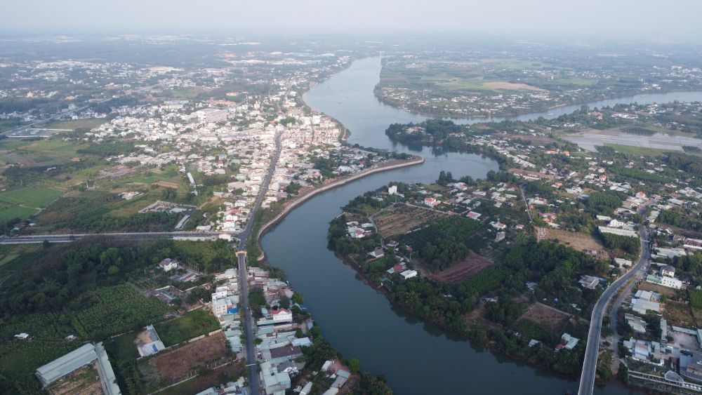 Tan Uyen Ward is reviewing the situation of school facilities in the area. Photo: Dinh Trong