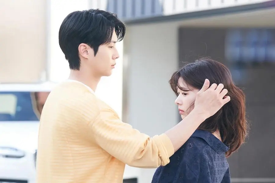 Actors Choi Woo Sik, Jung So Min. Photo: You would marry Me film producer