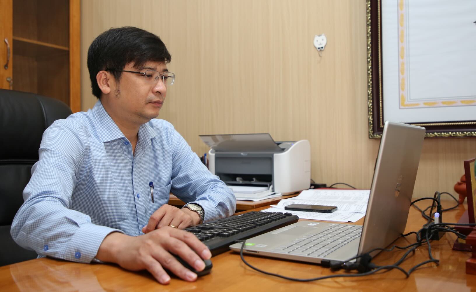 Ong Nguyen Van Tu - Chu tich UBND xa Hoan Lao cho biet, viec can bo tu so ve dia phuong giup chinh quyen 2 cap de dang hon trong viec hoat dong. Anh: Cong Sang