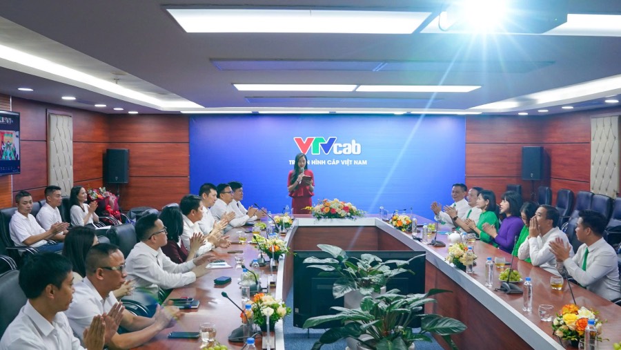 Toan canh le ky ket. Anh Thu Huong