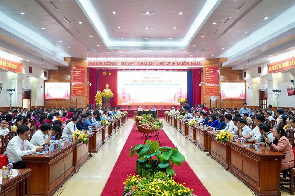 Quang canh buoi le hop mat doanh nhan tieu bieu tinh Dong Thap nam 2025. Anh: Viet Tien
