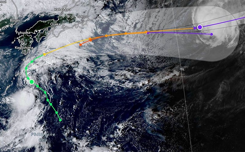 Updated location and direction of Typhoon Nakri following Typhoon Halong to strengthen, approaching mainland Japan. Photo: JWTC