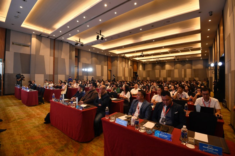Su kien Vietnam F&B Summit quy tu dong dao cac nha lanh dao doanh nghiep, chuyen gia, nha quan ly trong nganh thuc pham va do uong. Anh: Tri Minh