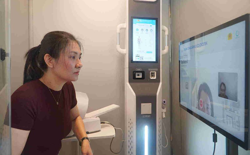 Digital Citizen Station integrates public services and health care on Kim Cuong Island