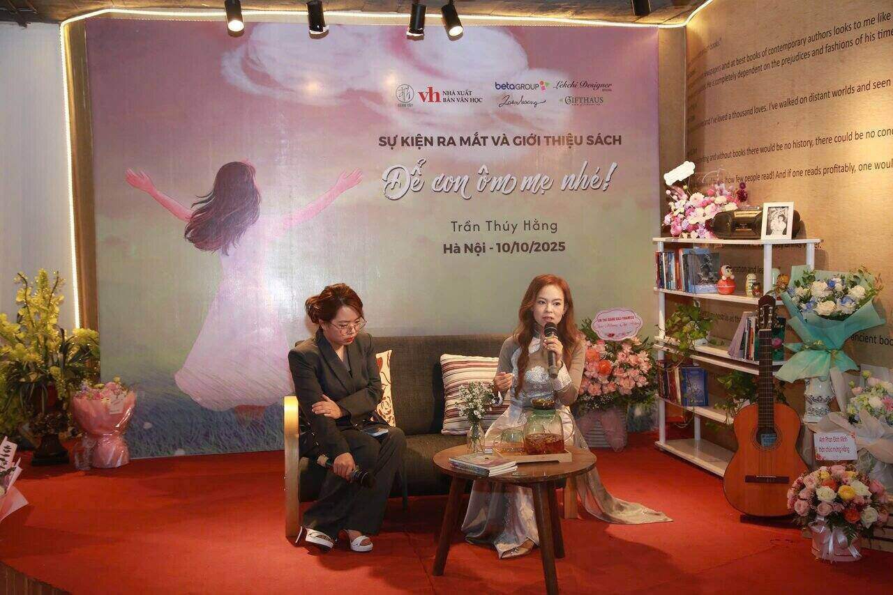 Tac gia Tran Thuy Hang chia se ve hanh trinh viet cuon sach dau tay. Anh: Ken Vu