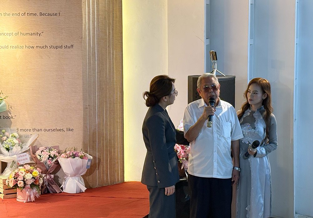 Khoanh khac nguoi cha cua tac gia Tran Thuy Hang xuc dong chia se ve hanh trinh cua con gai. Anh: Y Yen