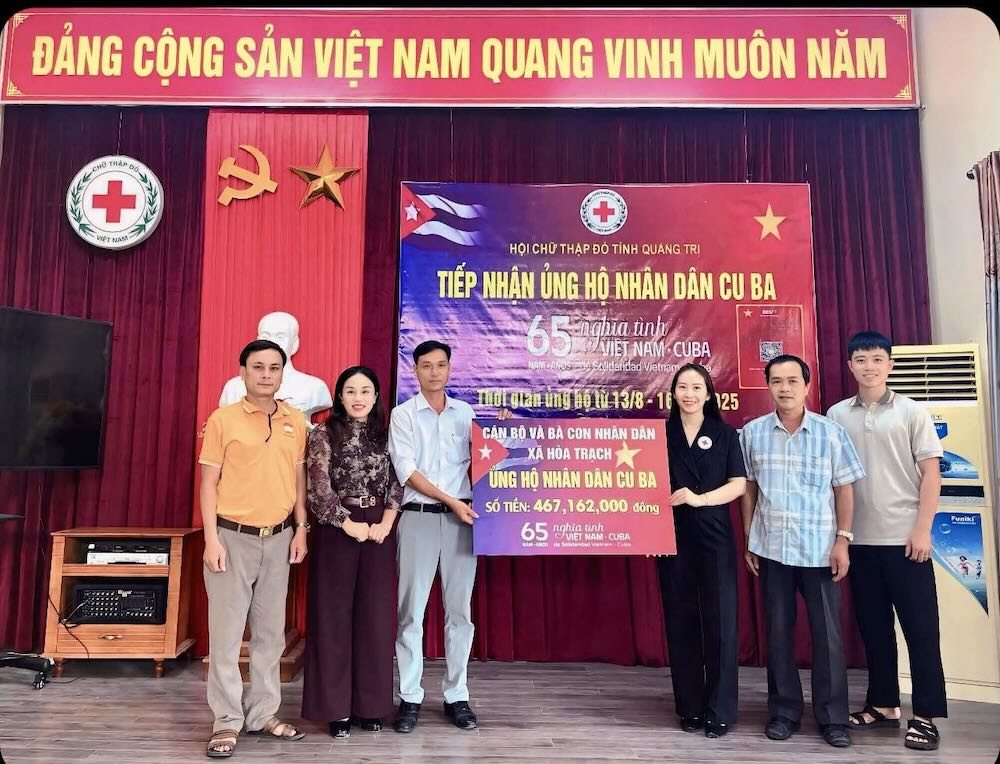 금액은 Hoa Trach 코뮌 주민들이 쿠바 주민들에게 보냈습니다. 사진: Hoa Trach 전선