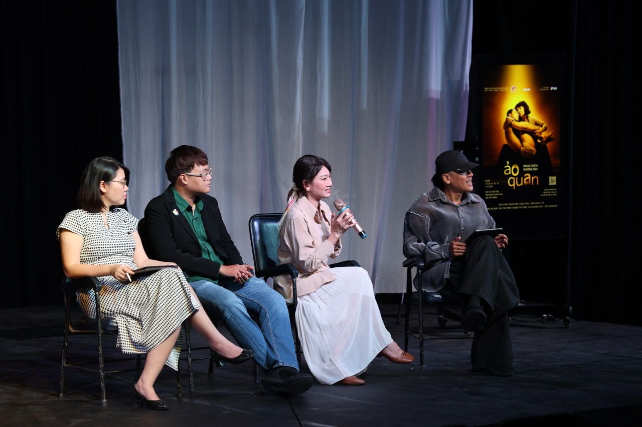 Anh: San khau cung cap.