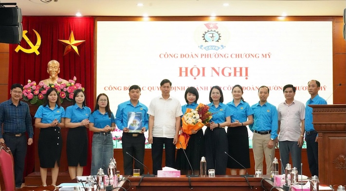 The decision to establish the Chuong My Ward Trade Union has been announced. Photo: CDP