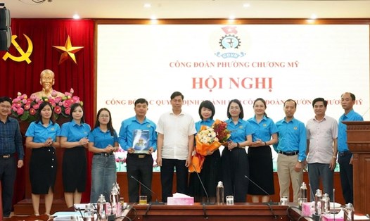 Quyết định thành lập Công đoàn phường Chương Mỹ đã được công bố. Ảnh: CĐP