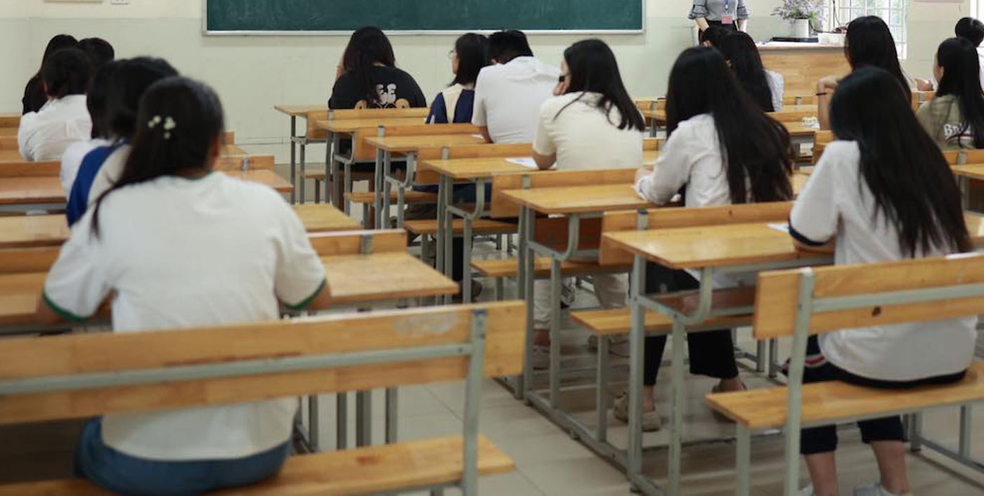 Profesores padres y alumnos expresan muchos puntos de vista diferentes en torno a la propuesta de aislar temporalmente a los estudiantes que cometen faltas. Foto: Van Trang