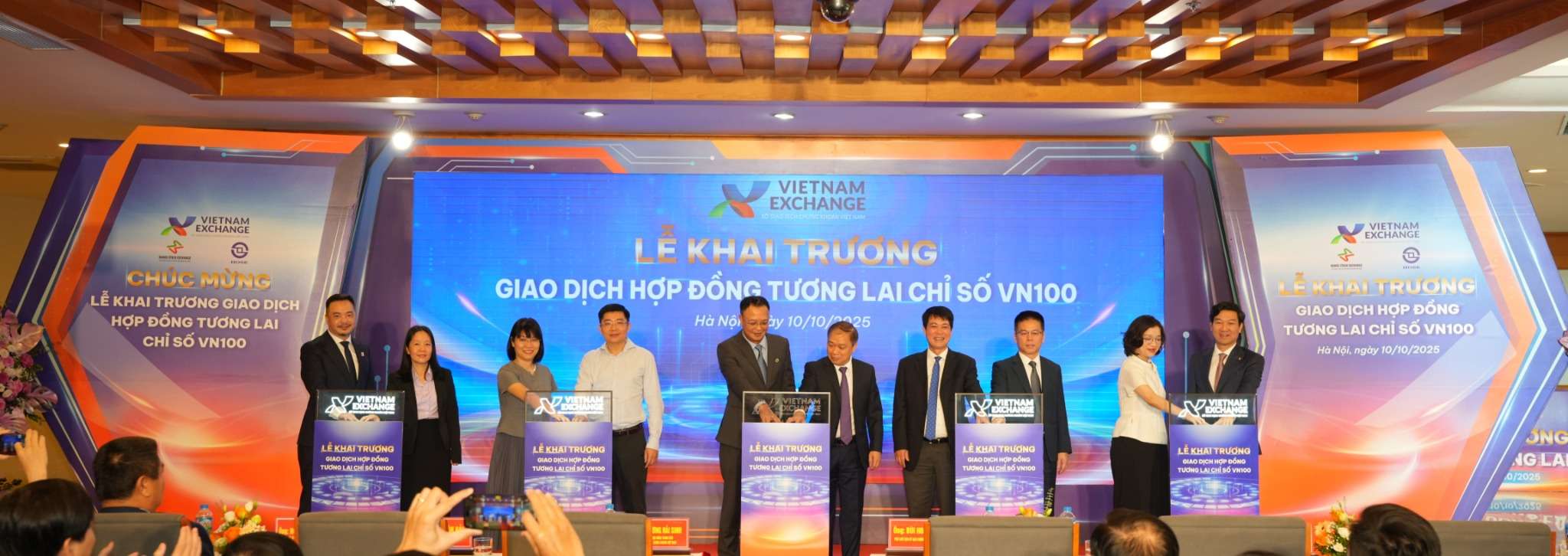 Ouverture officielle de la negociation des contrats a terme sur l'indice VN100. Photo : VNX