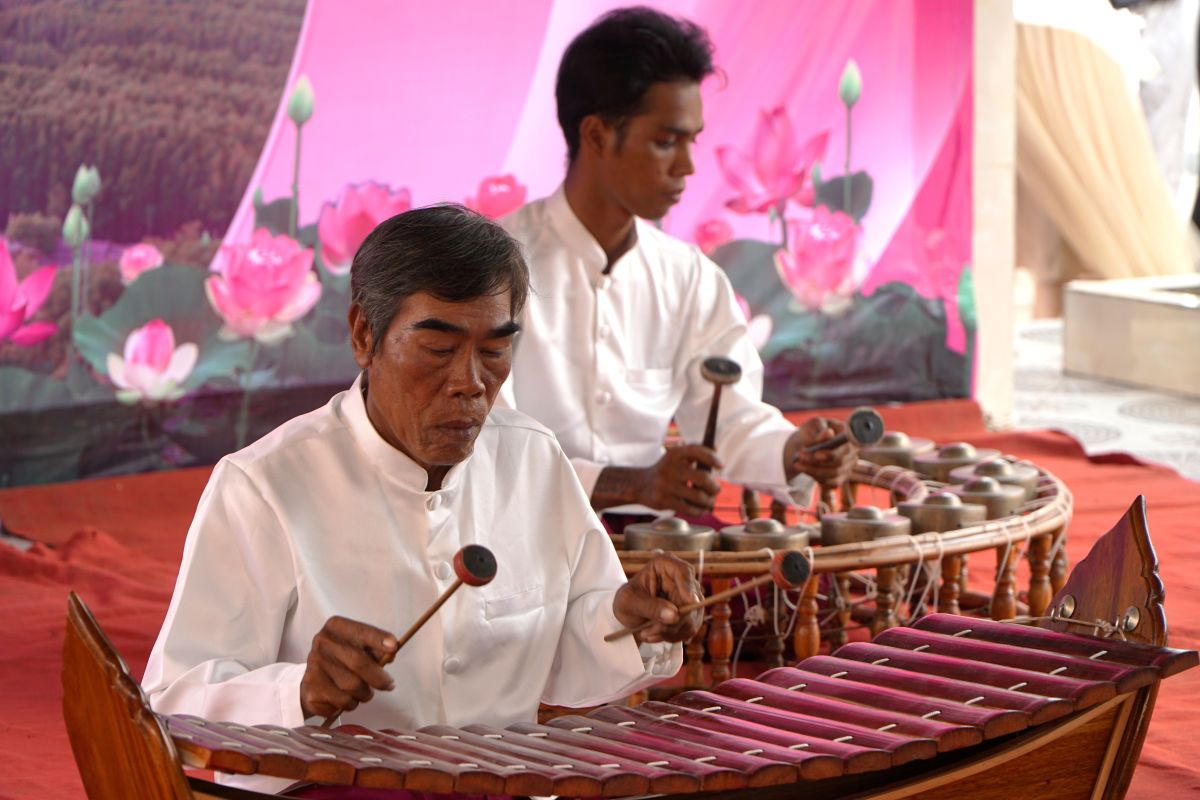 Ca Mau co nhieu le hoi truyen thong, le hoi dan gian gan voi net dac trung van hoa cua dan toc Kinh - Hoa - Khmer va cac gia tri van hoa tam linh khac - tat ca hoi tu tao nen mot ban sac rieng biet ma hiem noi nao co duoc.