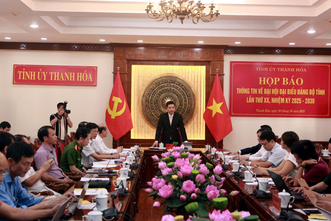 Quang canh hop bao. Anh: Xuan Hung