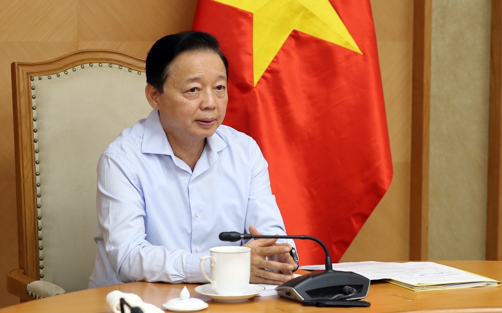 Deputy Prime Minister Tran Hong Ha chaired a meeting to listen to a report on amending the decree on social housing. Photo: VGP/Minh Khoi
