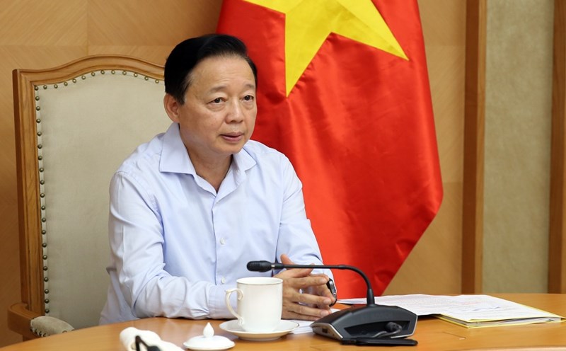 Deputy Prime Minister Tran Hong Ha chaired a meeting to listen to a report on amending the decree on social housing. Photo: VGP/Minh Khoi