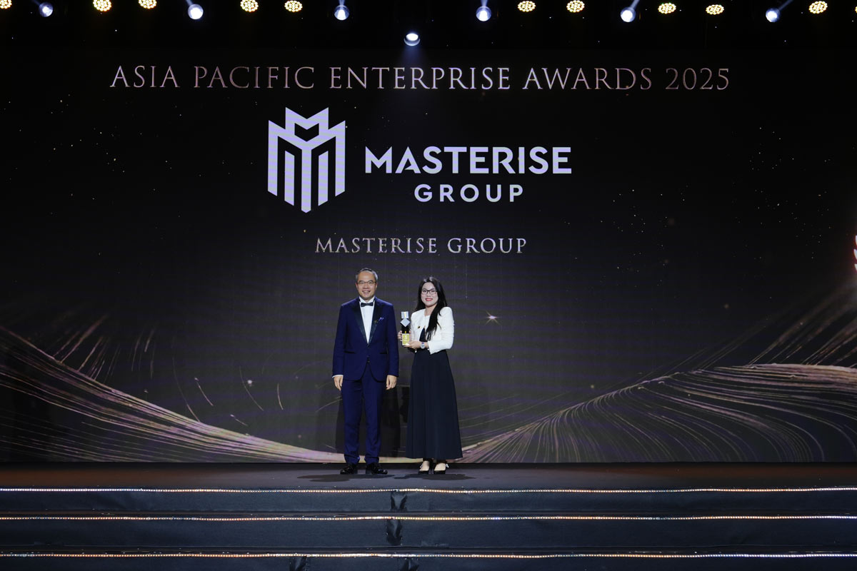 Dai dien Masterise Group nhan giai thuong Corporate Excellence Award tai le trao giai Asia Pacific Enterprise Awards 2025.