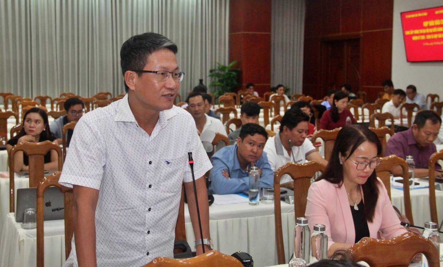 Phong vien hoi ve thong tin Dai hoi tai buoi hop bao. Anh: Nhat Ho