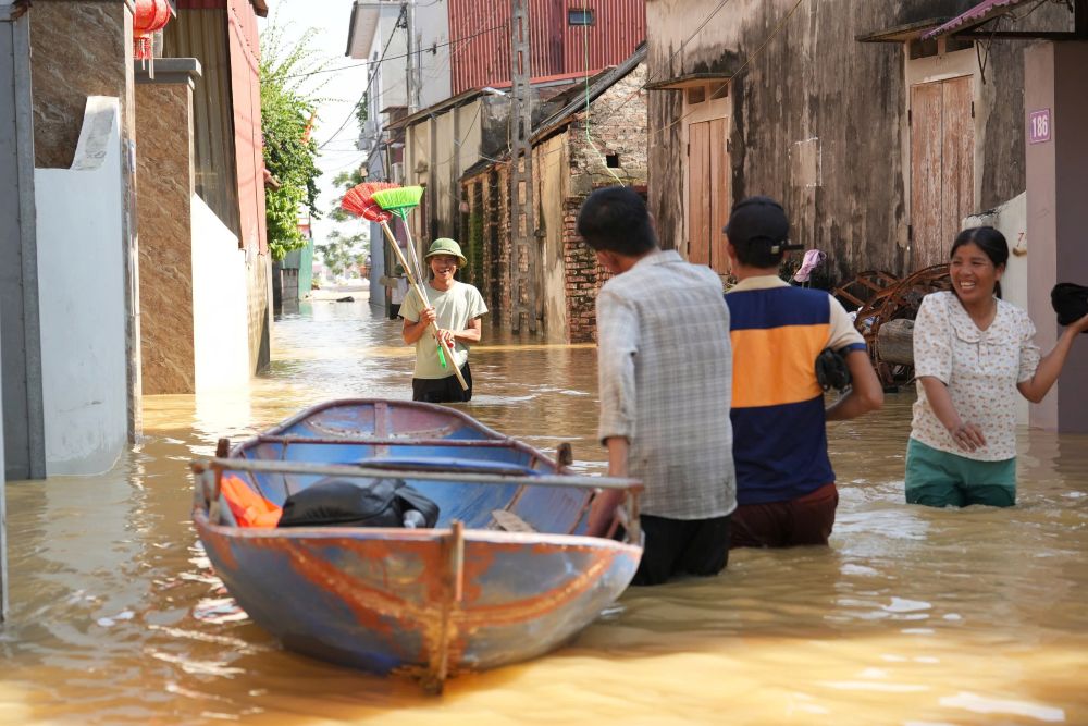 Ngap lut keo dai anh huong lon den cuoc song nguoi dan thon Ngo Dao, xa Da Phuc. Anh: Song Huu