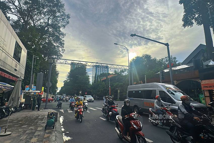 Tai nhieu khu vuc cac tuyen pho trung tam TPHCM, he thong camera AI duoc lap dat. Hinh anh ghi nhan tai nut giao Nguyen Thi Minh Khai - Nam Ki Khoi Nghia. Anh: Quynh Anh