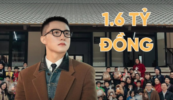 Son Tung M-TP cung cong ty ung ho 1,6 ti dong ho tro nguoi dan khac phuc kho khan sau bao lu thong qua chuong trinh “Nghia dong bao“. Anh: Fanpage Viec Tu Te