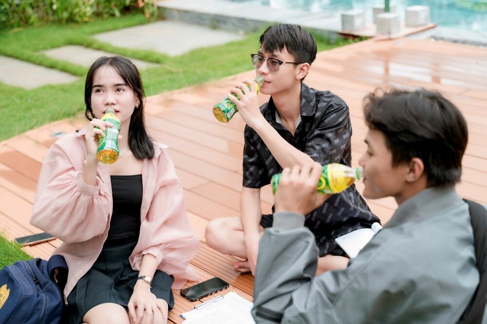 Nhieu sinh vien chon Tra Xanh Khong Do voi EGCG lam thuc uong moi ngay de giam cang thang met moi, giai nhiet cuoc song moi ngay. Ảnh: Tan Hiep Phat