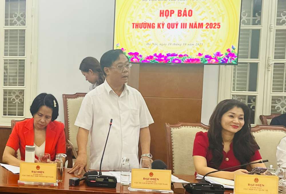 Ong Pham Van Thuy de ra nhung ke hoach trong tam de Viet Nam don 25 trieu luot khach quoc te trong nam 2025. Anh: Chi Long