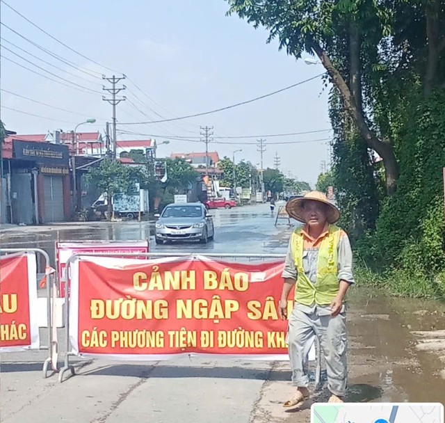 So Xay dung Ha Noi huong dan phan luong to chuc giao thong, bao dam an toan giao thong tai cac vi tri bi ngap ung. Anh: chinhphu.vn