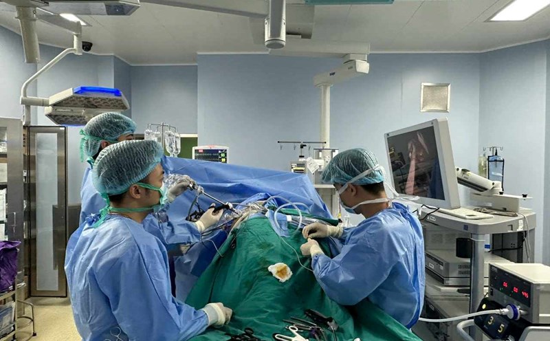 Doctor repaired kidneys on the outside of the body, successfully transplanted them back to the patient. Photo: BVCC