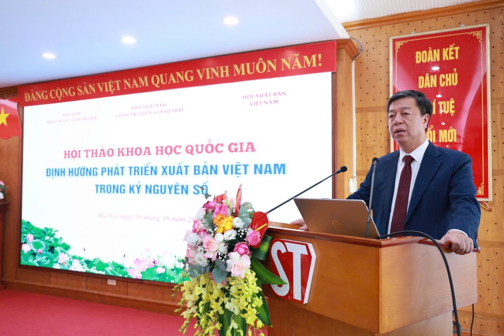 ヴー・チョン・ラム准教授・博士によると、サイバー空間も著作権侵害、違法印刷、偽造印刷、蔓延する書籍販売の状況が発生している「肥沃な土地」でもあります。写真:Ai Van