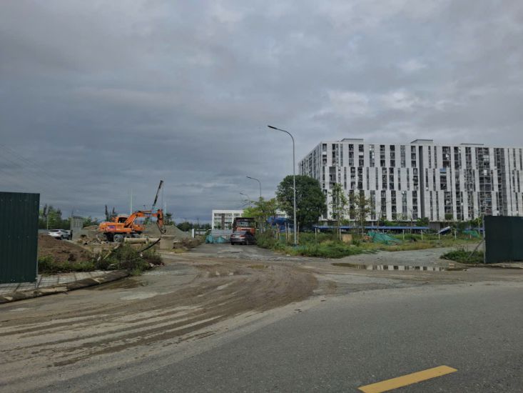 投資家は、タックリン区（現在のハティン省タンセン区）でパイロット公営住宅プロジェクトの第2フェーズの建設を実施中。写真: Tran Tuan