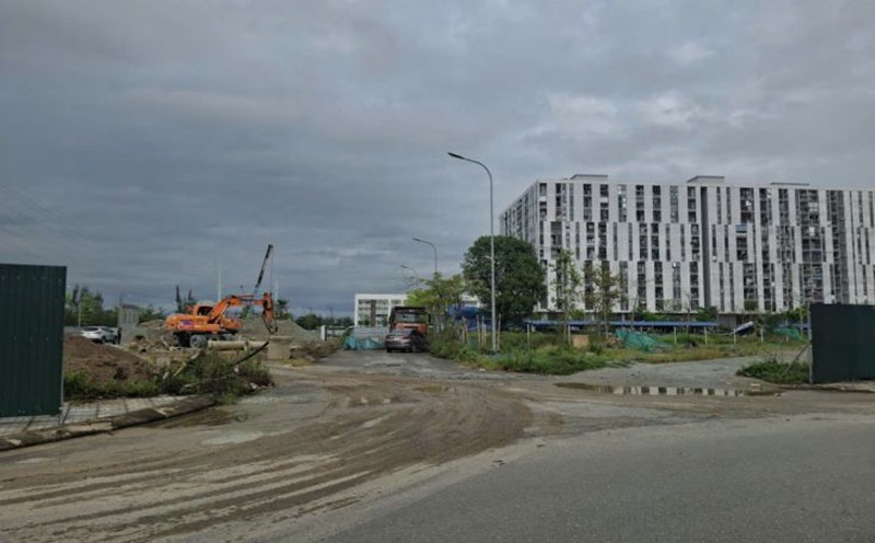 The investor is implementing the construction of the Social Housing pilot project in Thach Linh ward (now Thanh Sen ward, Ha Tinh province) phase 2. Photo: Tran Tuan