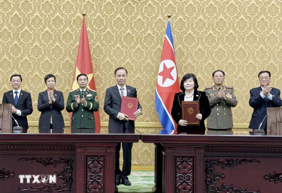 The Ministry of Foreign Affairs of the Socialist Republic of Vietnam and the Ministry of Foreign Affairs of the Democratic People's Republic of Korea signed a cooperation agreement on October 10. Photo: VNA