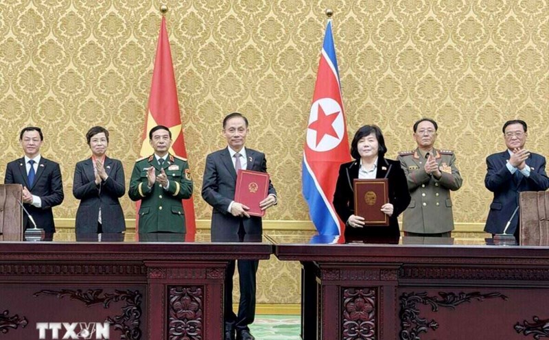The Ministry of Foreign Affairs of the Socialist Republic of Vietnam and the Ministry of Foreign Affairs of the Democratic People's Republic of Korea signed a cooperation agreement on October 10. Photo: VNA