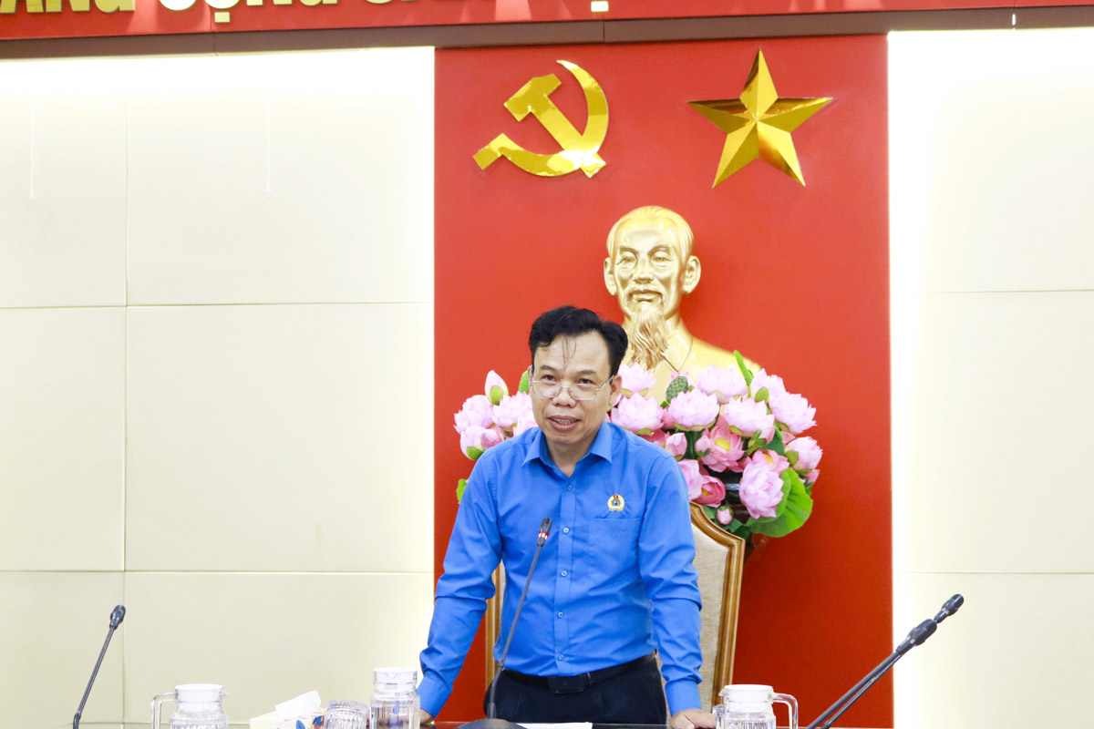 Tran Huu Thanh 씨 - Mong Cai 1 구역 노동조합 위원장(Quang Ninh)이 회의를 주재했습니다. 사진: Mong Cai 1 구역 전자 정보 포털