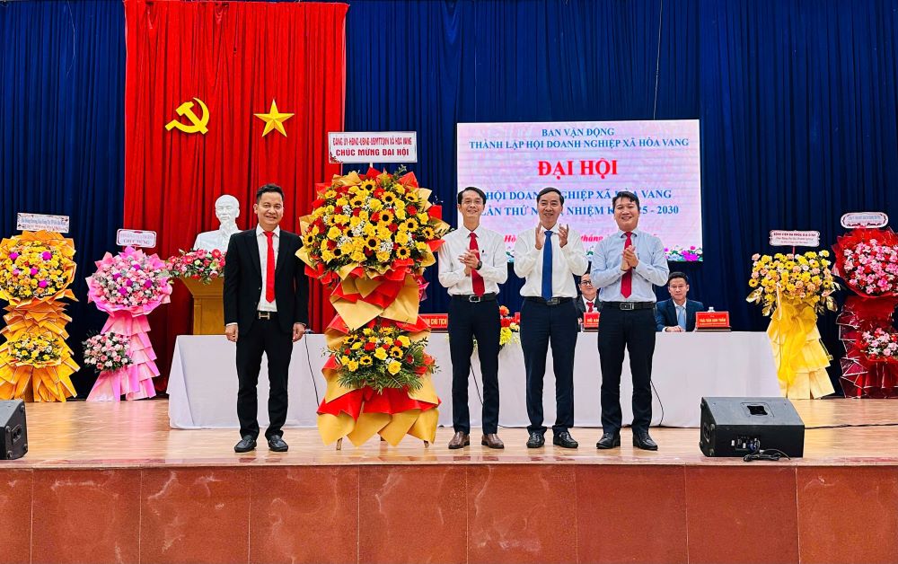 다낭시 호아방 마을 제1차 기업 협회 총회 개최. 사진: 쩐 티