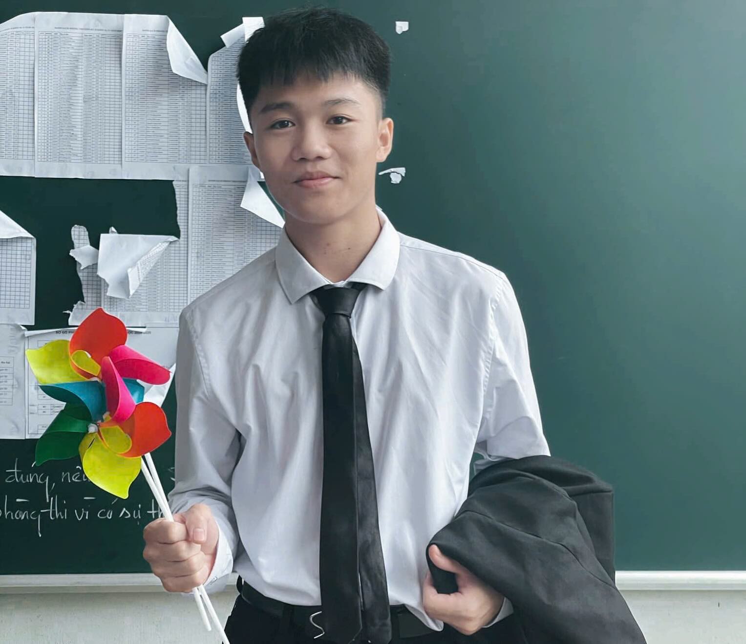 El candidato Lang Duc Bang fue admitido directamente en la Universidad de Vinh. Foto: NVCC