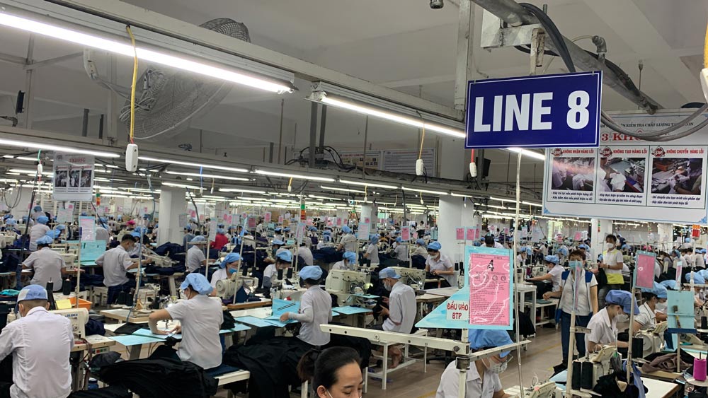 The Da Nang processing and manufacturing industry created more than 5,300 jobs in the first 9 months of the year. Photo: Tuong Minh