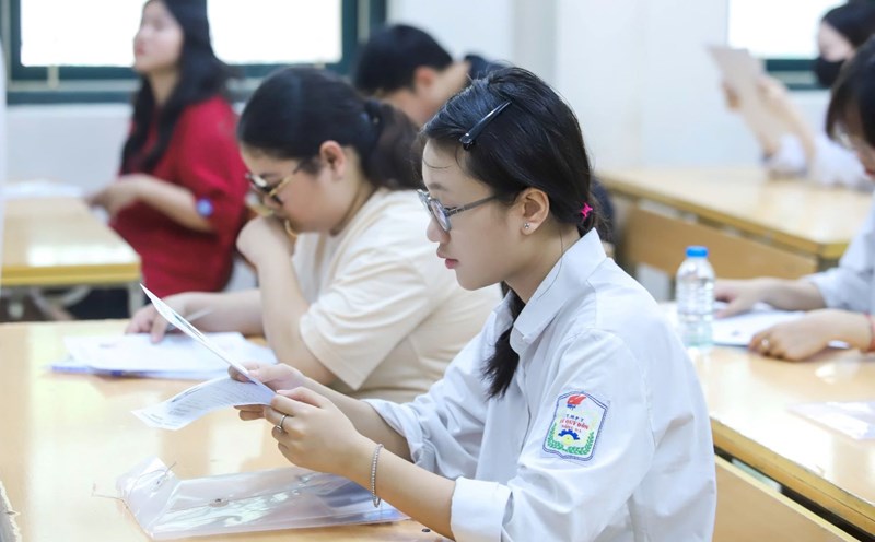 The principal explained that the amount of revenue to support facilities is still vague. Illustrative photo: Van Trang