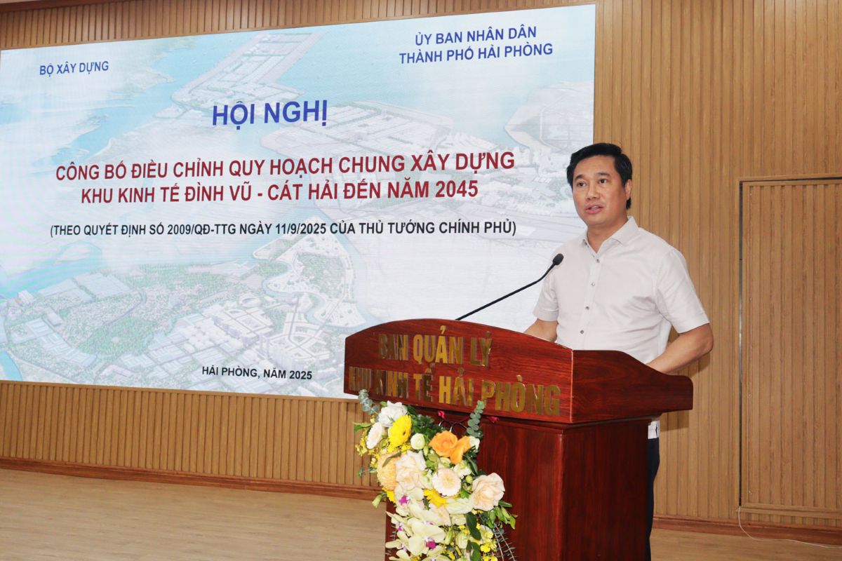 Thu truong Bo Xay dung Nguyen Tuong Van phat bieu tai Hoi nghi. Ảnh: Cong TTDT Hai Phong