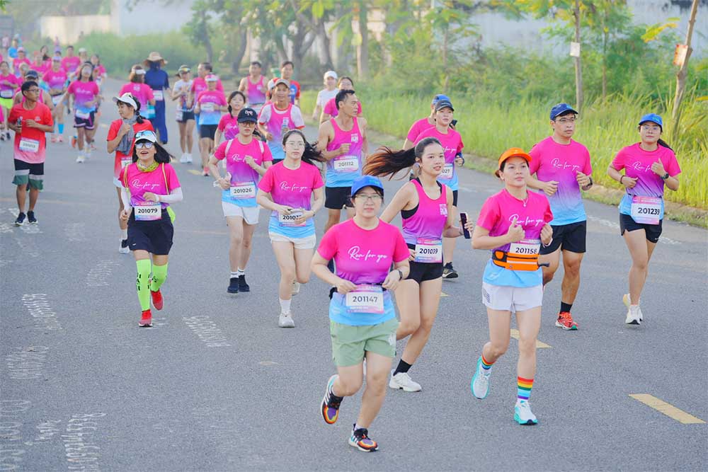 베트남 여성 런은 건강하고 긍정적인 라이프스타일을 장려하는 여성을 위한 연례 스포츠 행사입니다. 사진: 팜선