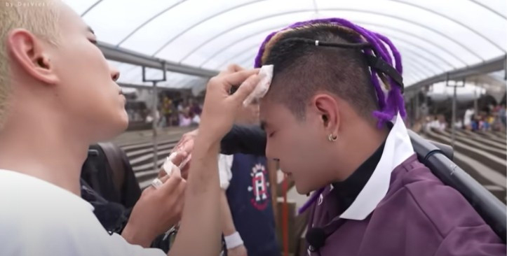 Le Duong Bao Lam trong video hau truong “2 Ngay 1 Dem“. Anh chup tu video