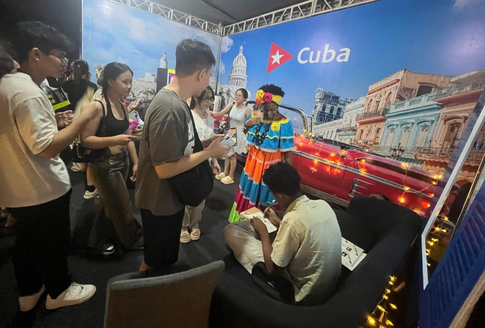 Trai nghiem ve tranh ky hoa tai khong gian van hoa Cuba.