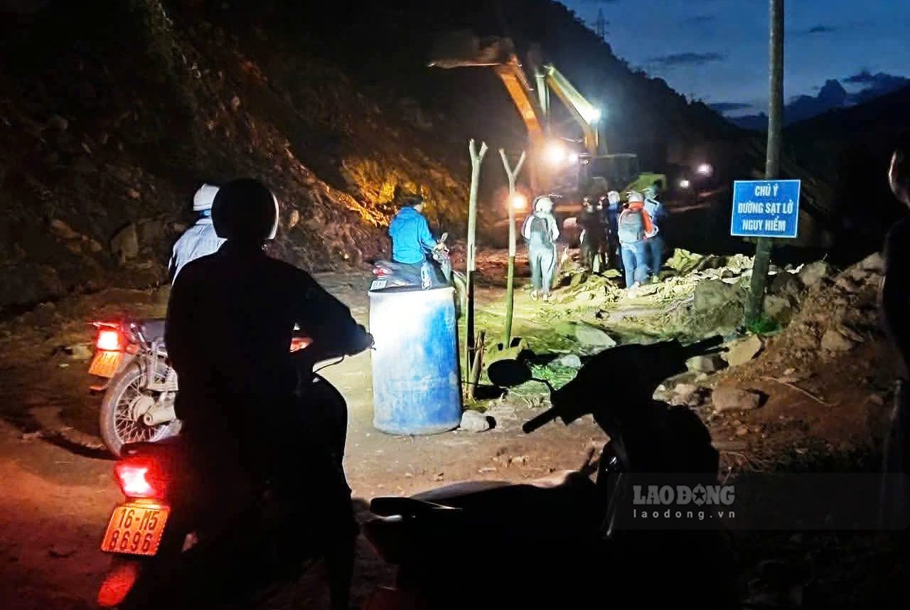 Tinh lo 175 (doan qua xa Mo Vang) co ban thong xe buoc dau. Anh: Van Duc