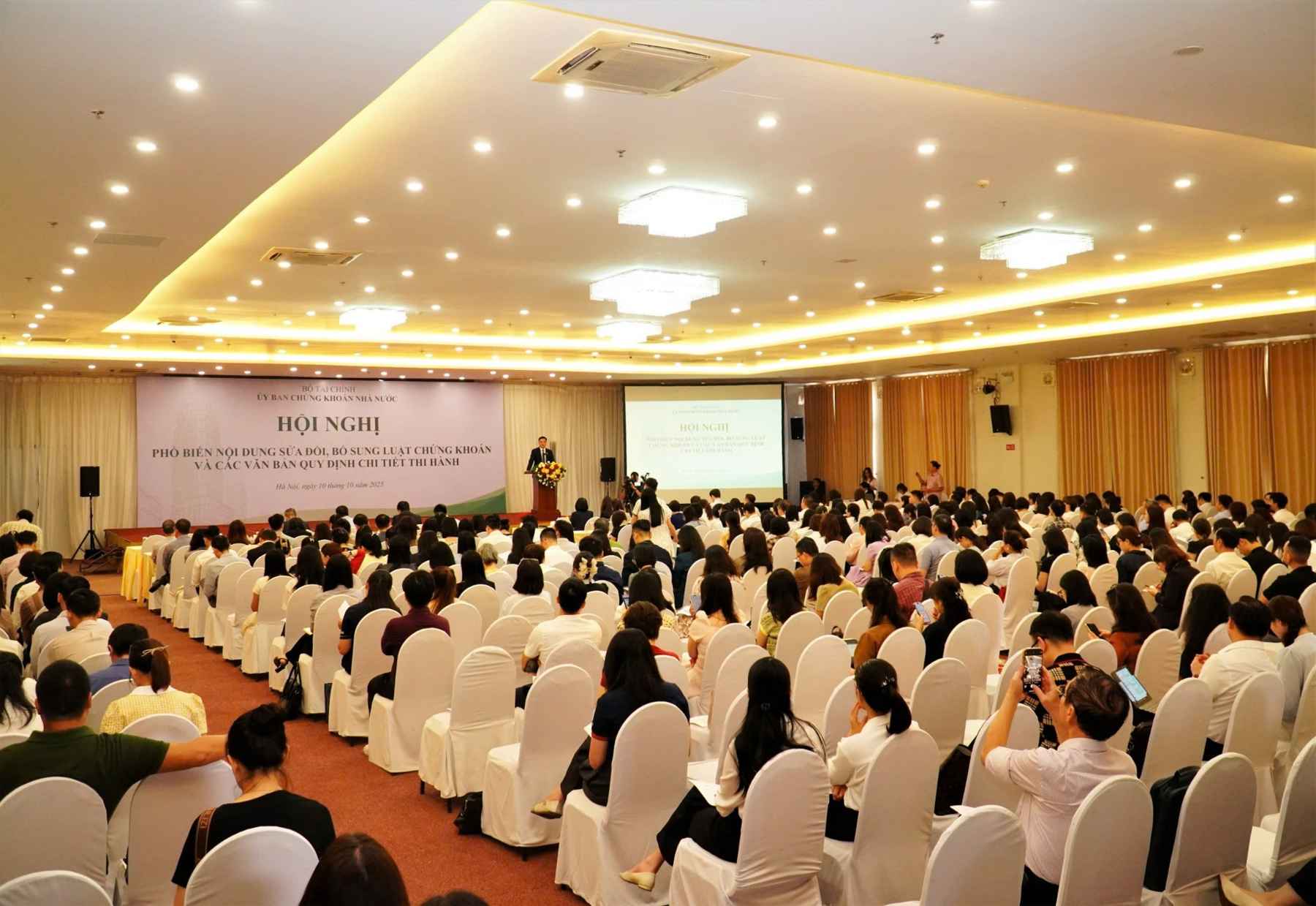 The amended Securities Law creates a more transparent and favorable legal corridor for businesses. Photo: UBCKNN