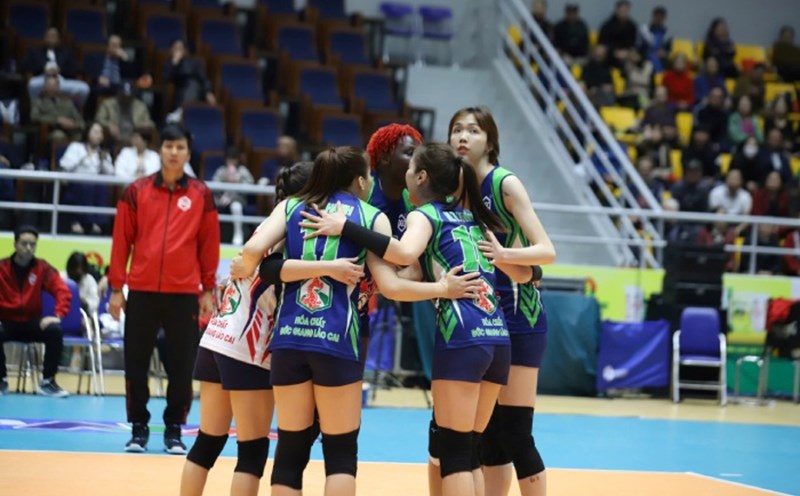 Duc Giang Chemicals meets Ho Chi Minh City in the relegation round of the 2025 National Volleyball Championship. Photo: VFV