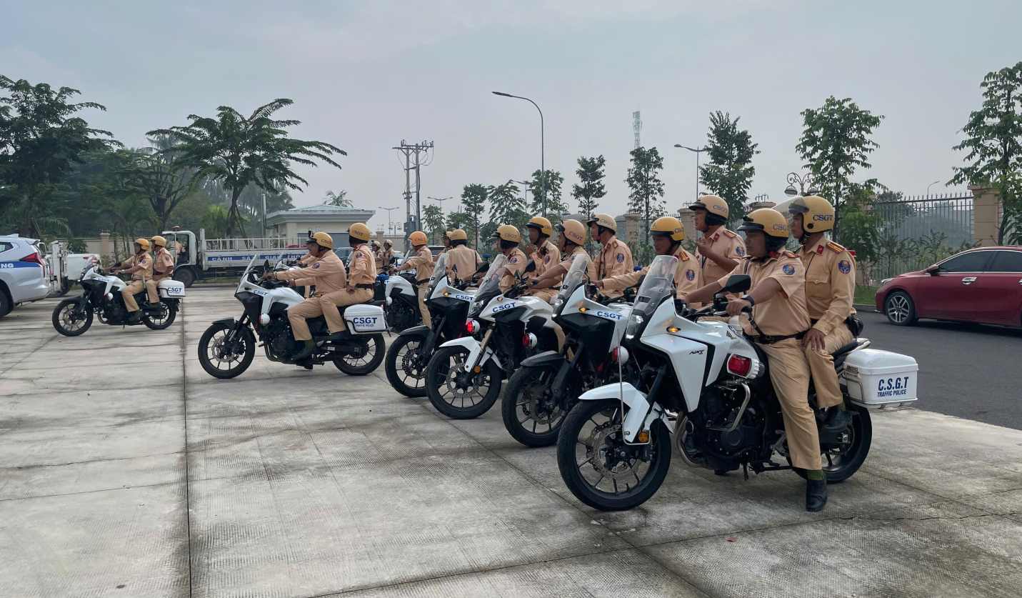 호치민시 교통 경찰국은 혈중 알코올 농도 및 마약 위반 단속 작전을 조직했습니다. 사진: Dinh Trong