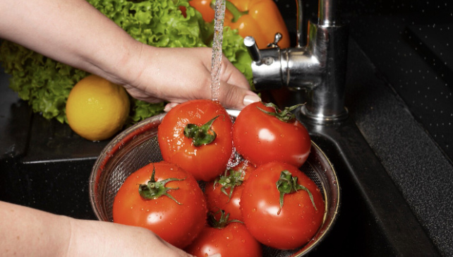 Fresh fruit lunch is the right thing to do. Photo: Thuy Duong